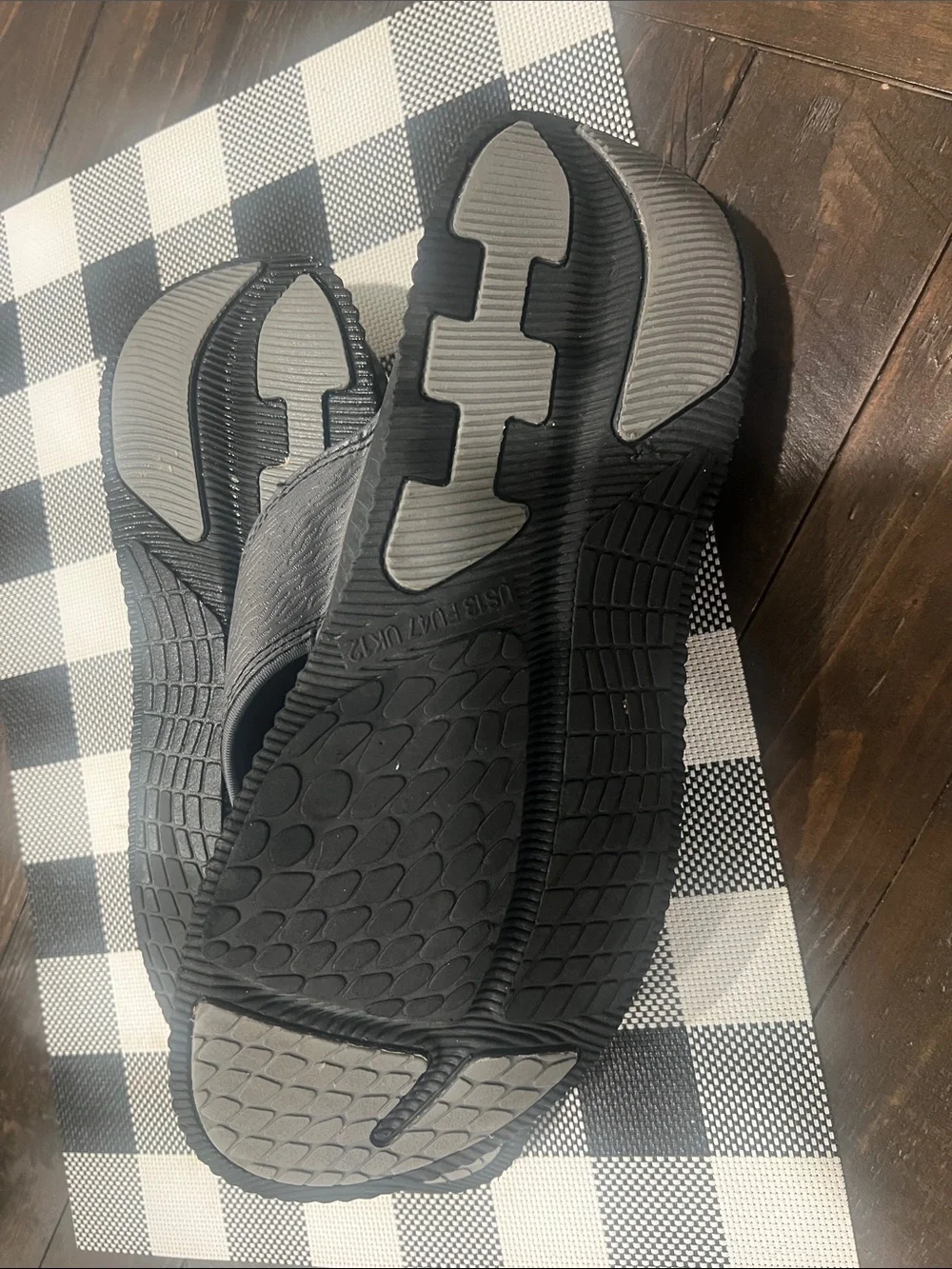 Gray Men's Thong Sandals with Textured Footbed
